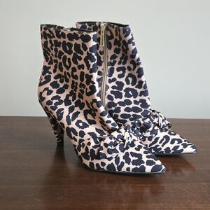 Isaac Mizrahi  Tessa Leopard Print Ankle Booties Size 7M